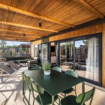 Prázdninový areál Maistra Koversada Covered Mobile Homes