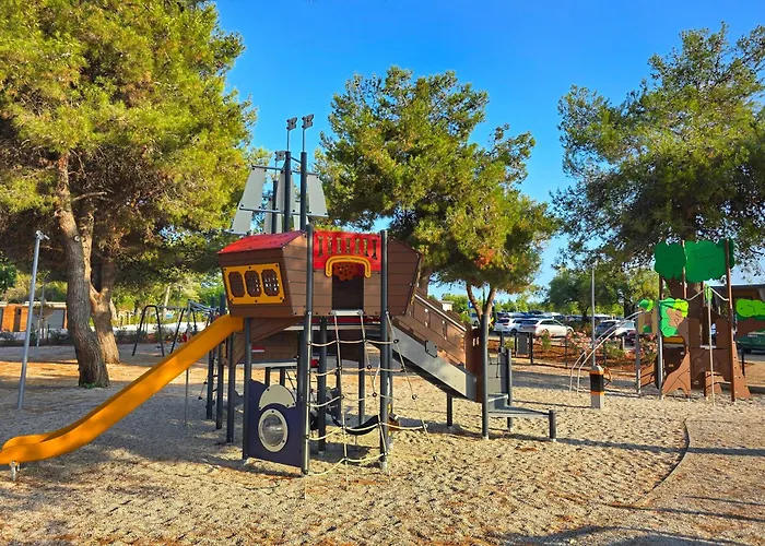 홀리데이파크 Maistra Koversada Covered Mobile Homes 브르사르