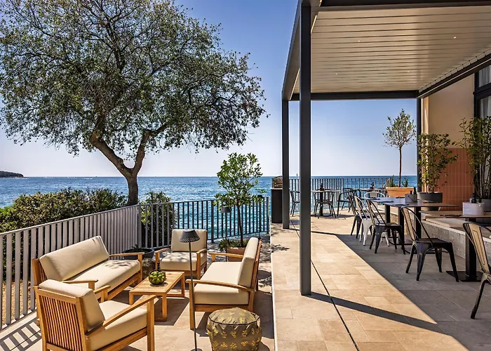 Maistra Koversada Covered Mobile Homes 홀리데이파크 브르사르